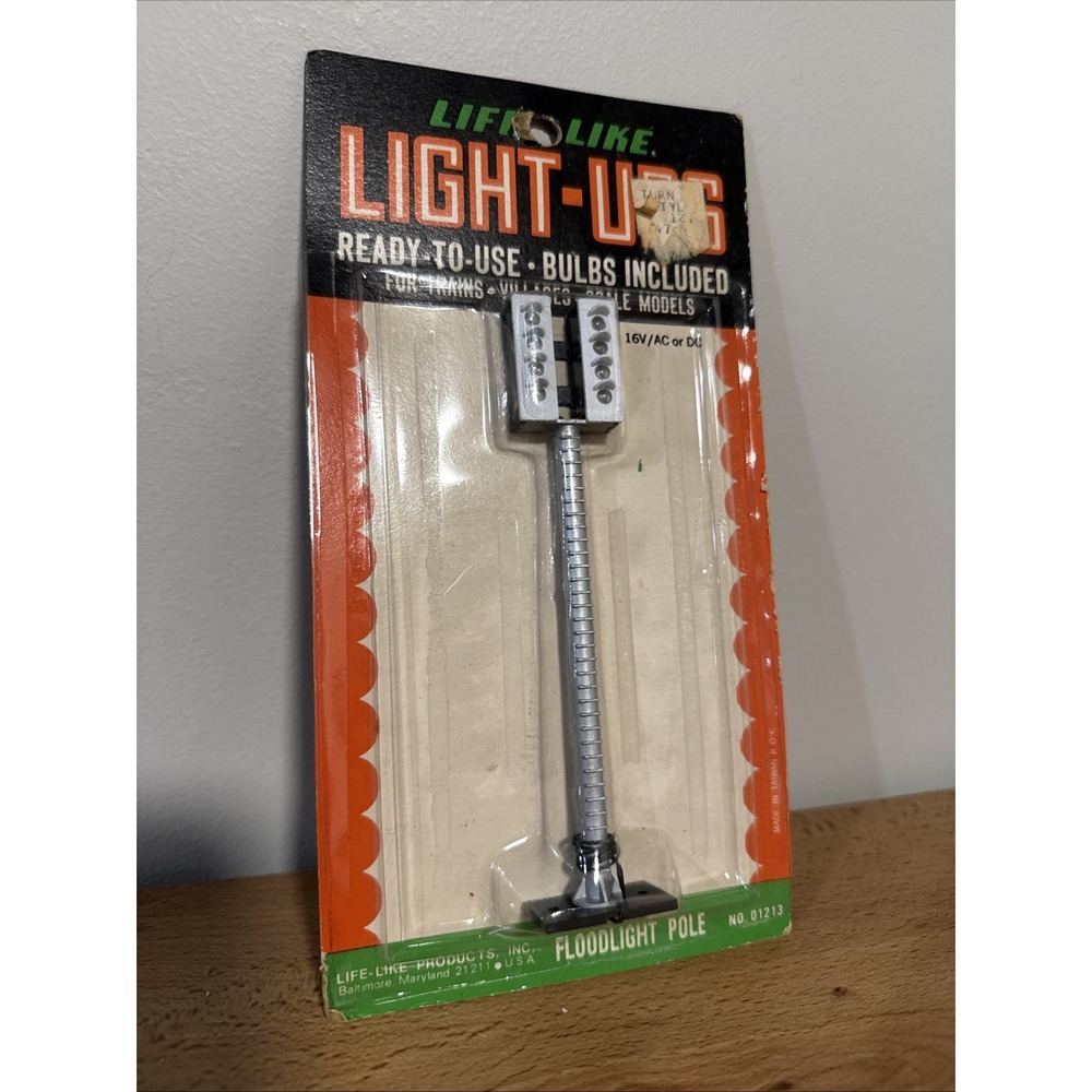 Life-Like HO Scale Light-Ups Floodlight Pole S213K NOS Unopened